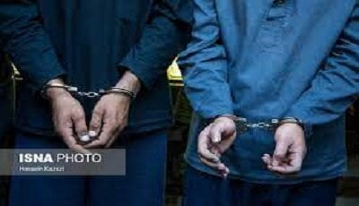 دستبند پلیس بر دستان ۳ متهم تحت تعقیب قضایی متواری در هرمزگان