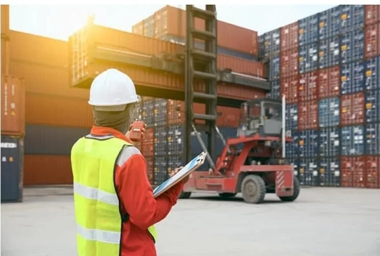 ترخیص کار گمرک کیست و چه ویژگی دارد؟