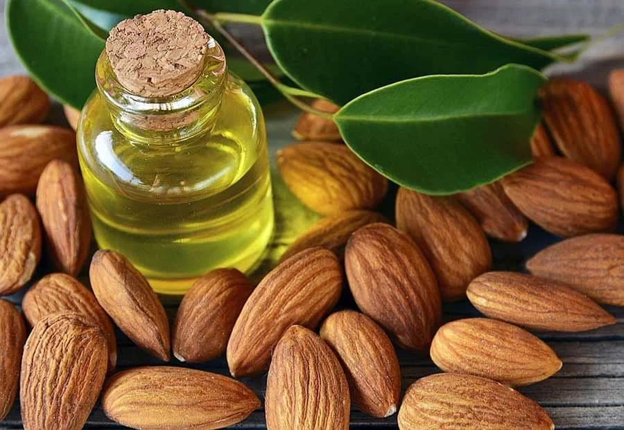 نحوه روغن گیری بادام تلخ در منزل