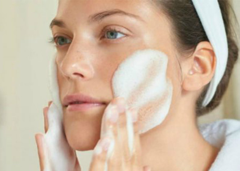The benefits of using facial cleansers and introducing the best cleansers