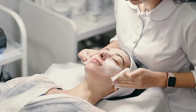 ۱۰ کلینیک تخصصی زیبایی در گیلان + آدرس و شماره تماس