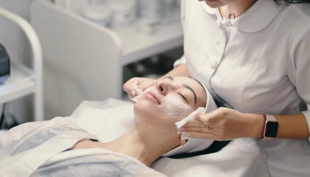 ۱۰ کلینیک تخصصی زیبایی در گیلان + آدرس و شماره تماس