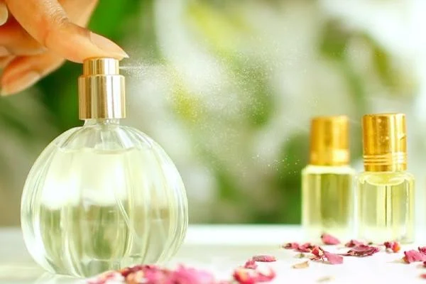 چرا ادکلن بوی الکل می دهد؟