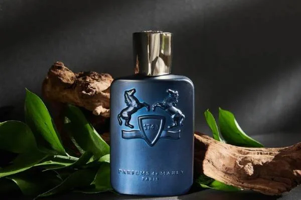 چگونه با ترکیب چند عطر، یک رایحه منحصربه‌فرد بسازیم؟