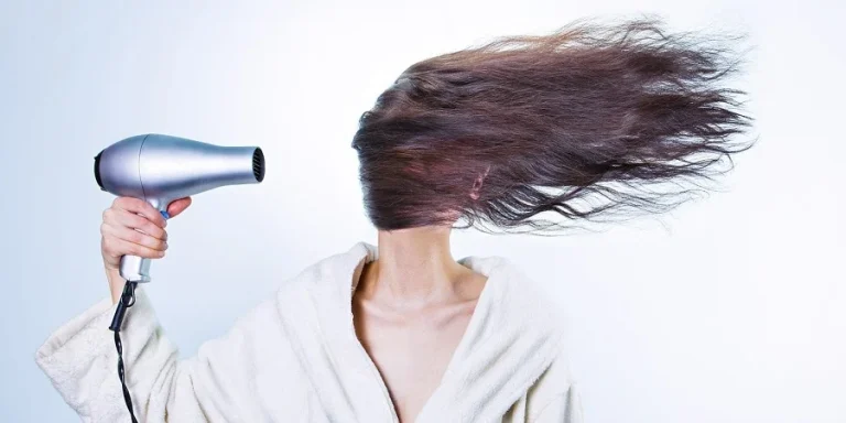 روش صحیح سشوار کشیدن مو چیست؟