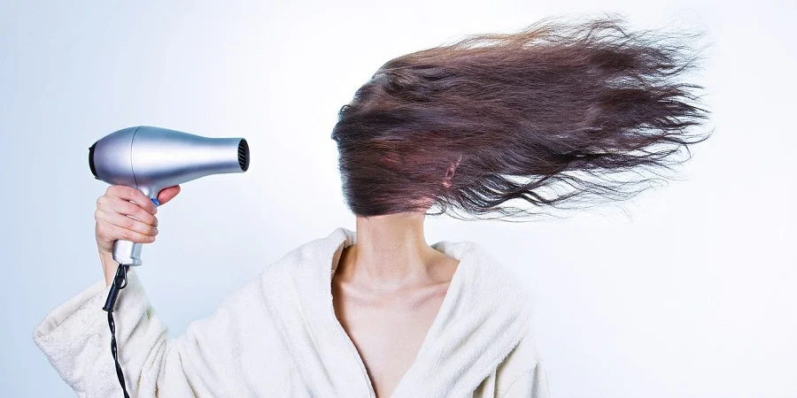 روش صحیح سشوار کشیدن مو چیست؟