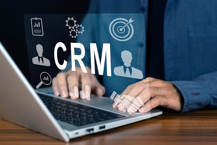 آشنایی با نرم افزارهای محبوب CRM در ایران