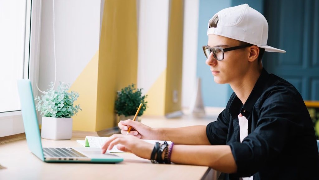 اپلیکیشن |برنامه نویسی چرا برنامه نویسی برای نوجوانان اهمیت دارد؟