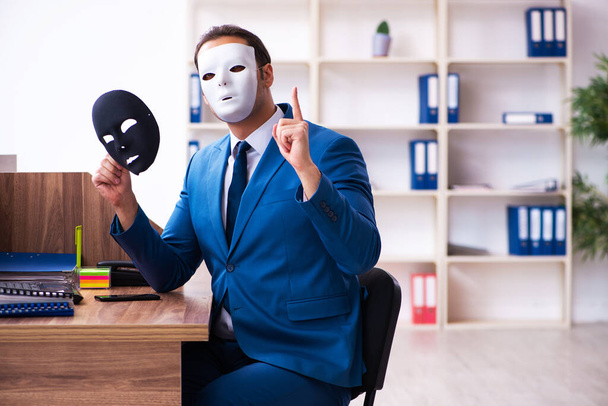 عناصر جرم خیانت در امانت | راهنمای کامل ارکان حقوقی